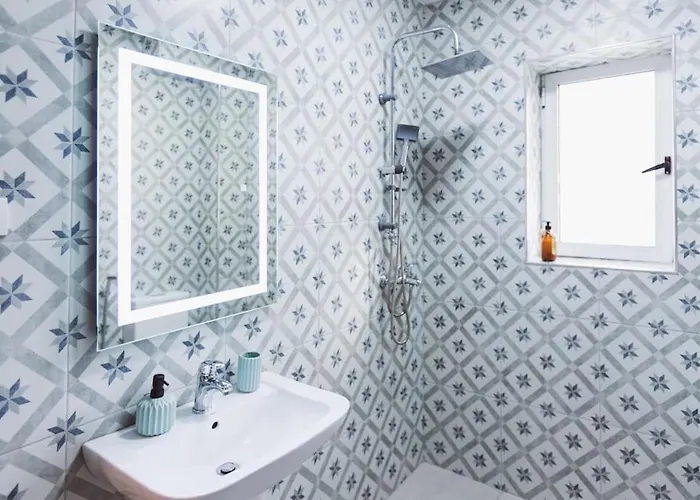 公寓 Art Myslym Shyri *